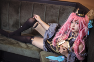 比卡球丘网红cosplay模特写真资源下载