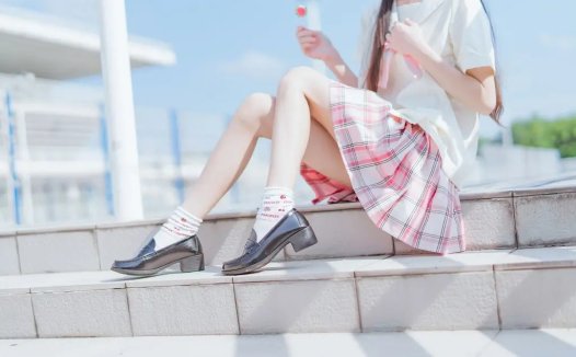清纯萝莉桜桃喵jk短裙双腿露白色nn
