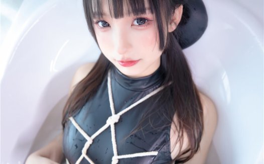 神楽坂真冬 cos作品夏日戏水[75P-205MB]在线欣赏