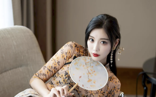 xiuren秀人网杨晨晨全部图片合集,百变女神探索她的多面魅力